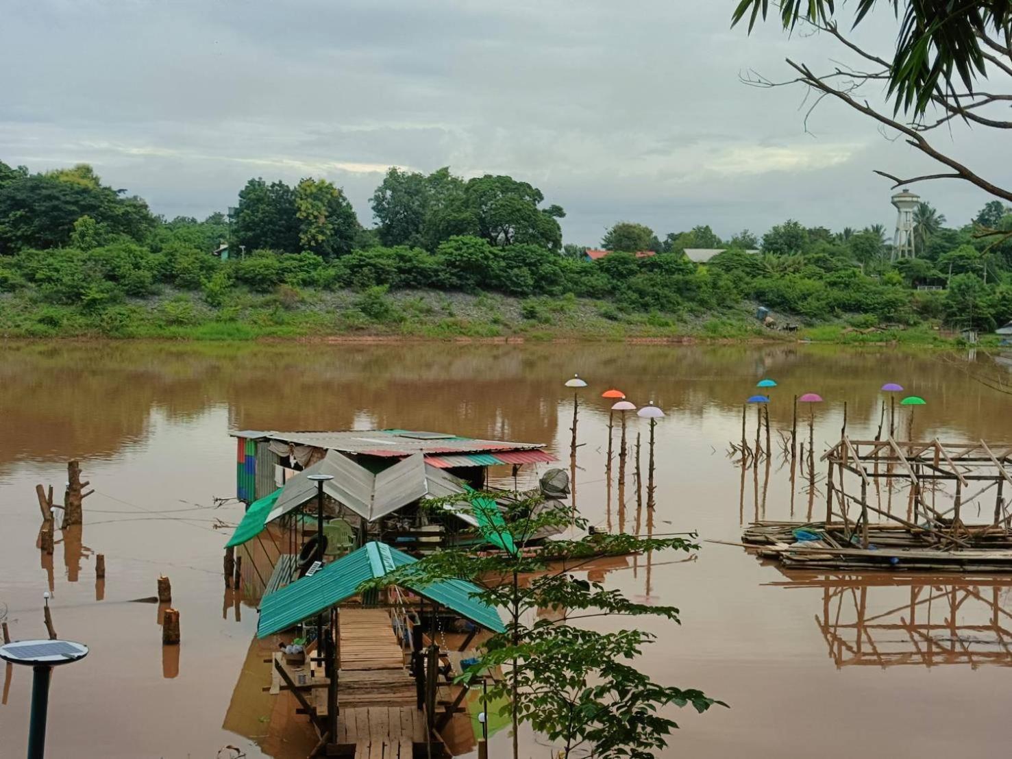 เฮือนน้ำน่าน House By The River Nan 우따라딧 외부 사진