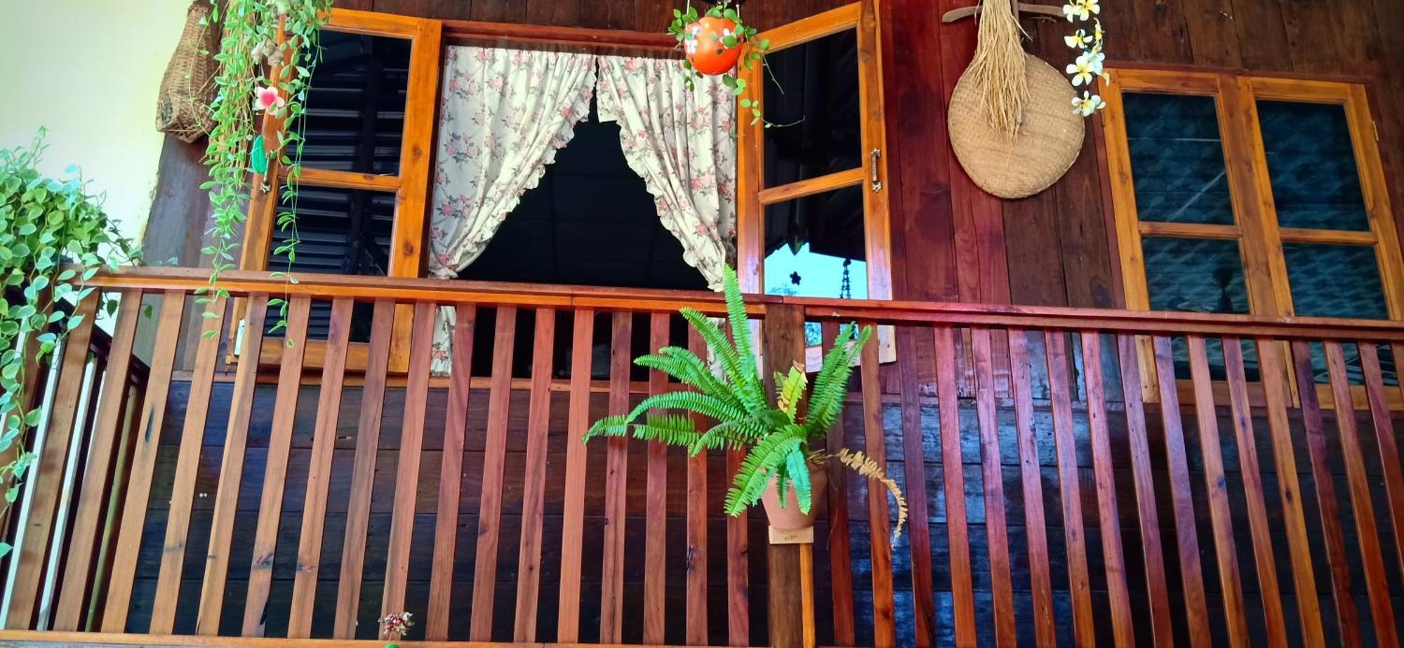 เฮือนน้ำน่าน House By The River Nan 우따라딧 외부 사진